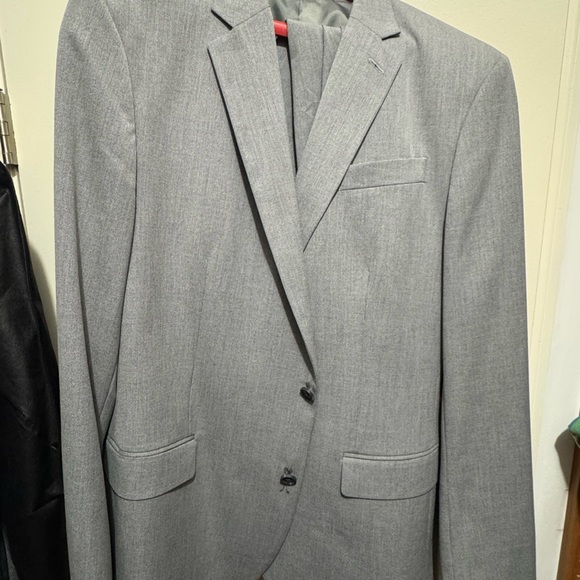 J. Ferrer Two Piece Slim Fit Grey Suit 44R 32X 32 Pants WORN ONCE - Picture 2 of 12